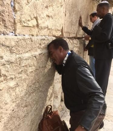 Pastor Alvin Simpkins praying at the Western Wall in Jerusalem